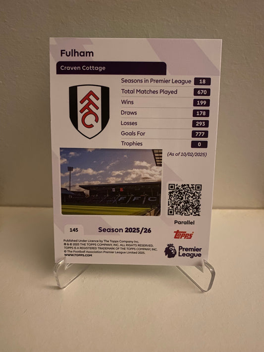 Fodbold kort Topps Premier League 2025/2026 - Green Parallel Team Badge Fulham - Pokedexet