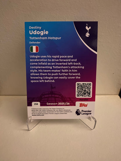 Fodbold kort Topps Premier League 2025/2026 - Green Parallel Destiny Udogie - Pokedexet