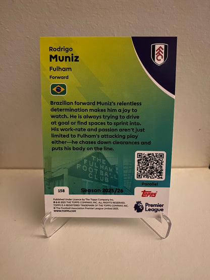 Fodbold kort Topps Premier League 2025/2026 - Blue Parallel Rodrigo Muniz - Pokedexet