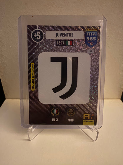 Fodbold kort Panini Adrenalyn XL FIFA 365 2021 - Juventus Emblem Holofoil - Pokedexet