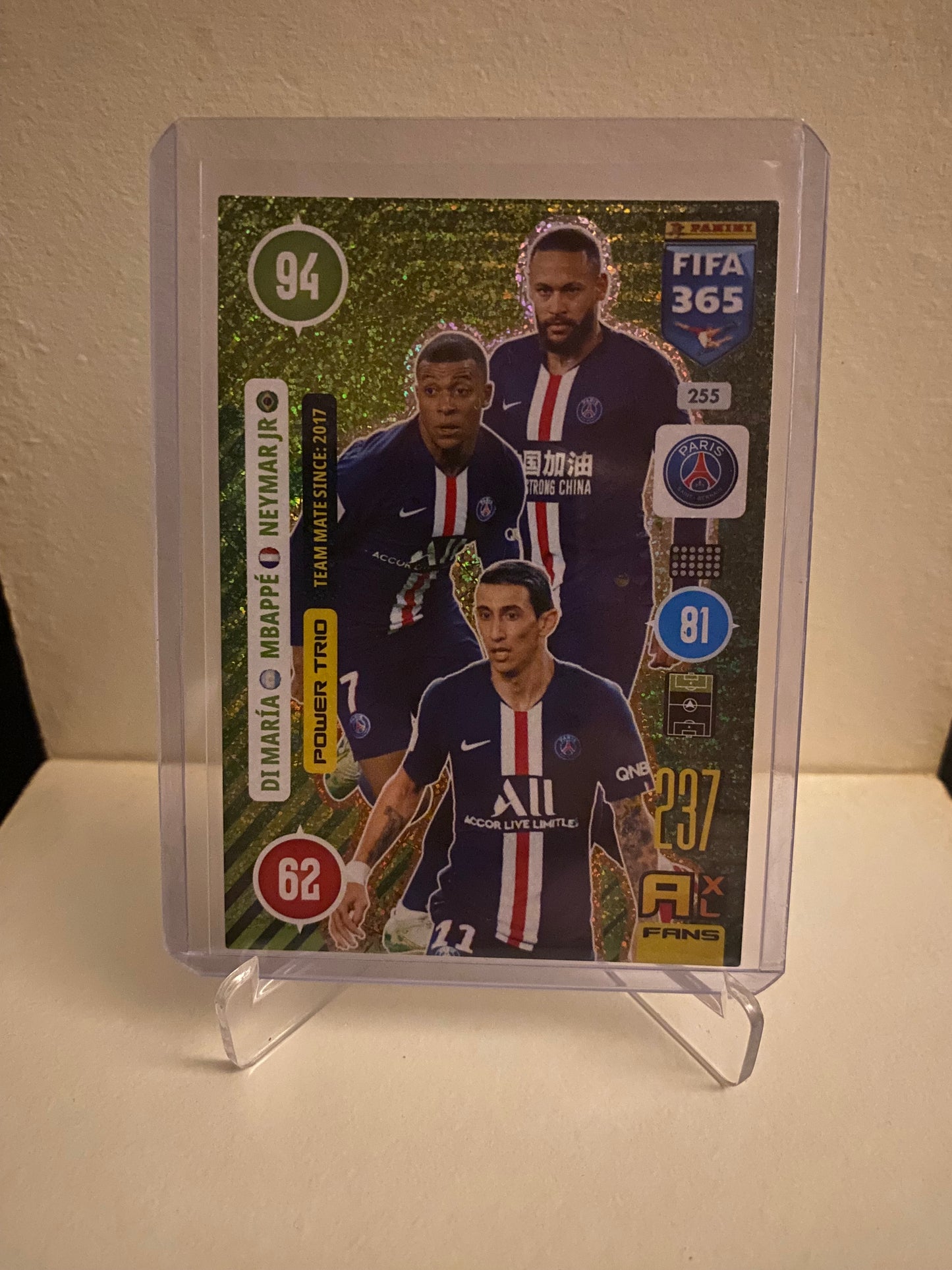 Fodbold kort Panini Adrenalyn XL FIFA 365 2021 - Paris Saint Germain Di Maria/Mbappe/Neymar Jr Holofoil - Pokedexet