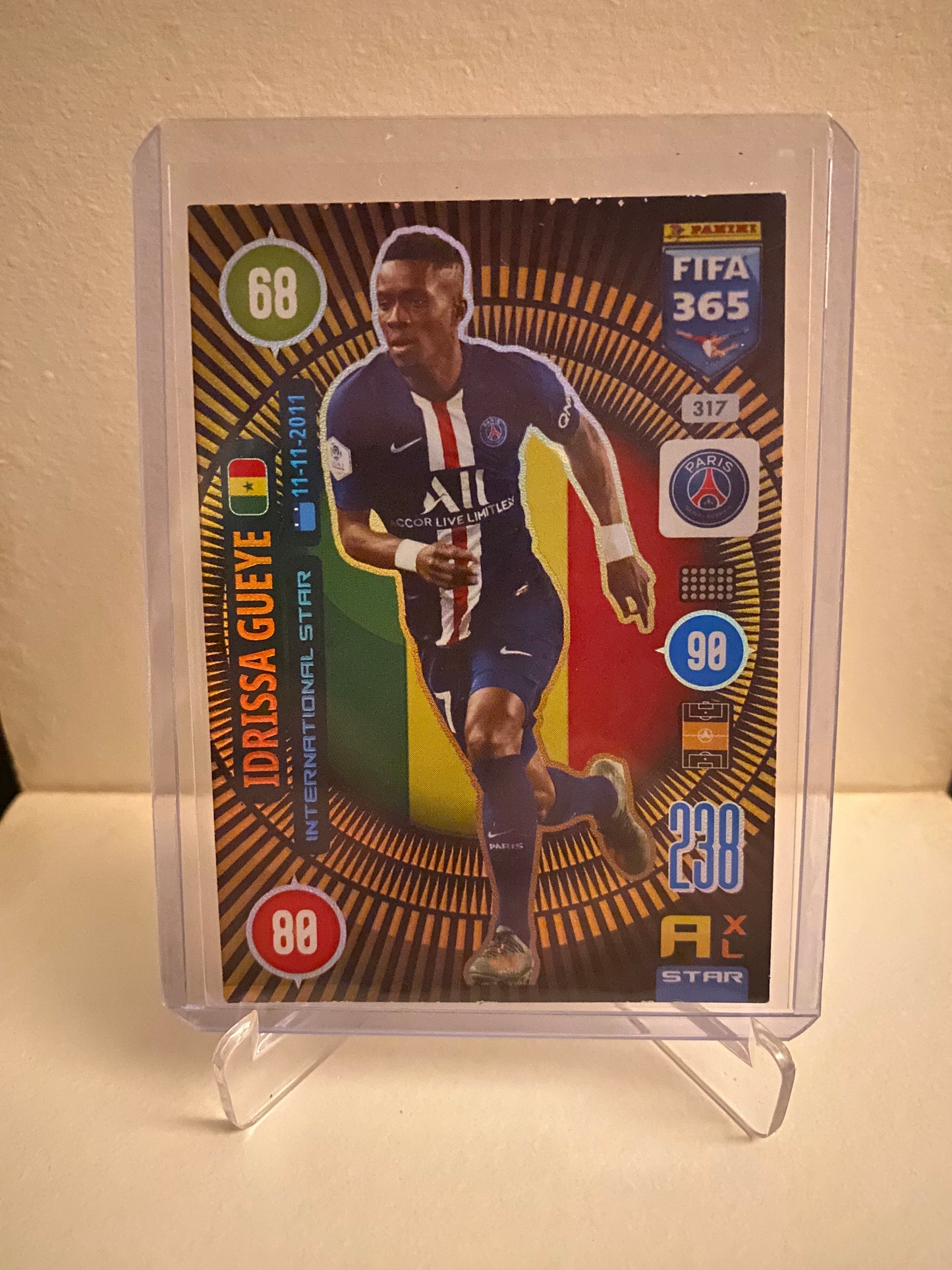 Fodbold kort Panini Adrenalyn XL FIFA 365 2021 - Paris Saint Germain Idrissa Gueye Holofoil - Pokedexet