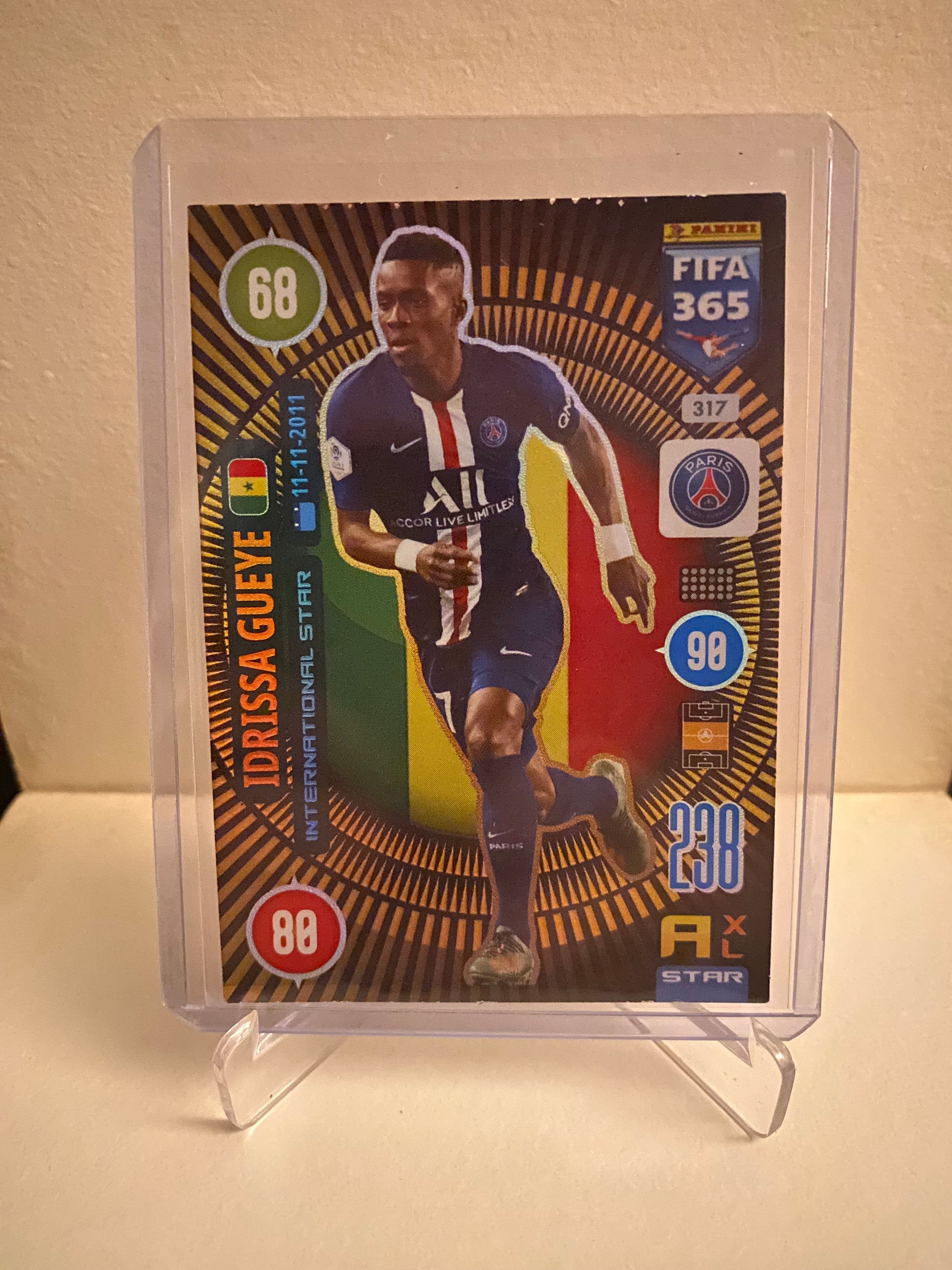 Fodbold kort Panini Adrenalyn XL FIFA 365 2021 - Paris Saint Germain Idrissa Gueye Holofoil - Pokedexet