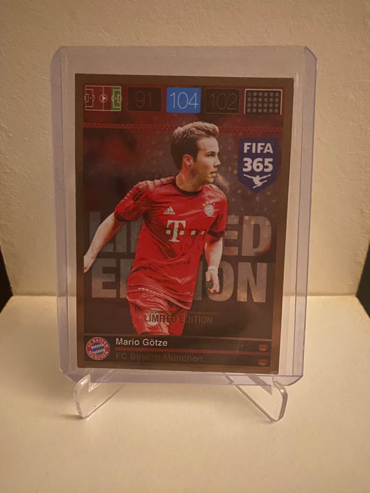Panini Adrenalyn XL FIFA 365 - Bayern München Mario Gøtze Holofoil - Pokedexet