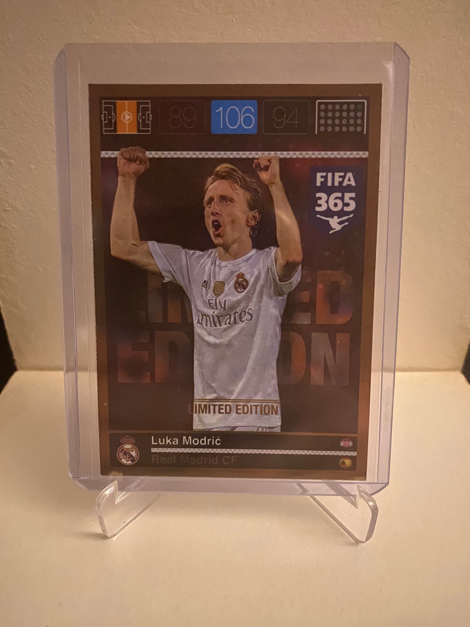 Fodbold kort Panini Adrenalyn XL FIFA 365 - Real Madrid Luka Modric Holofoil - Pokedexet