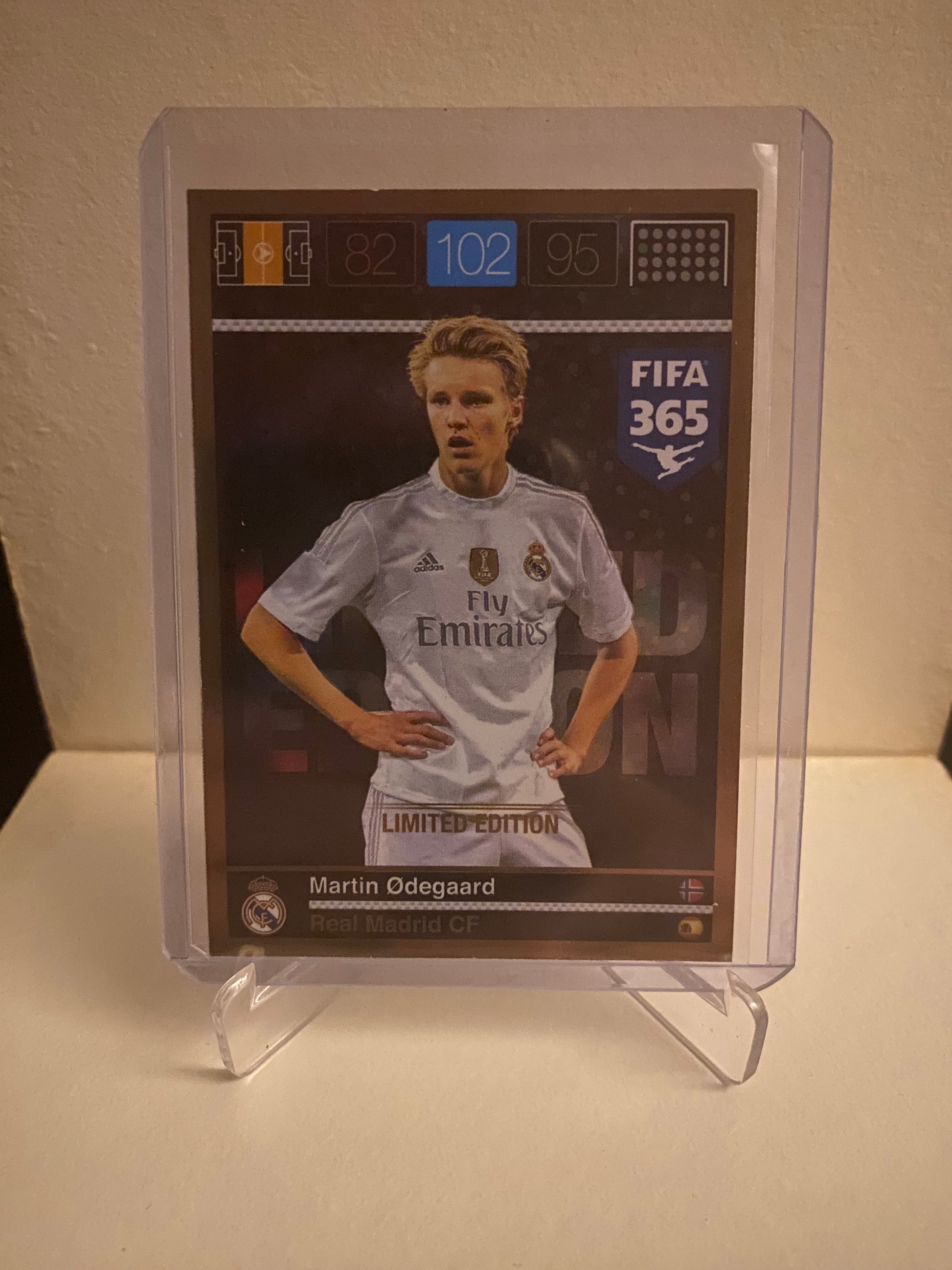 Fodbold kort Panini Adrenalyn XL FIFA 365 - Real Madrid Martin Ødegaard Holofoil - Pokedexet