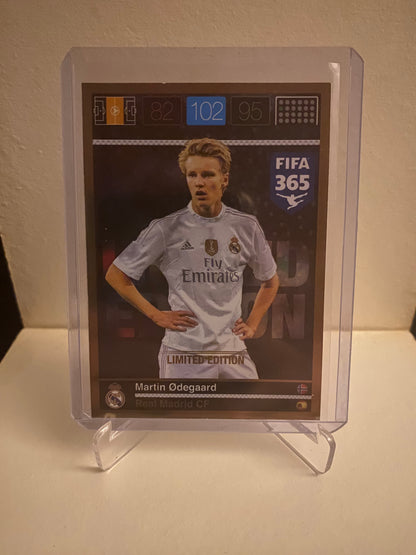 Fodbold kort Panini Adrenalyn XL FIFA 365 - Real Madrid Martin Ødegaard Holofoil - Pokedexet