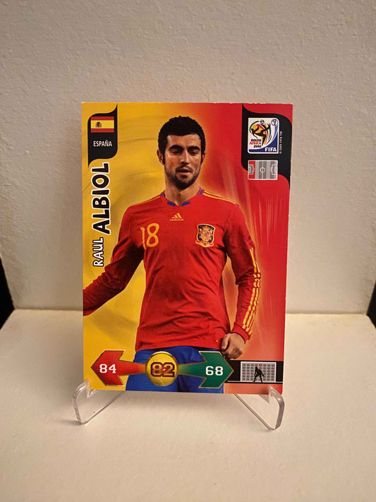 Fodbold kort Panini Adrenalyn XL FIFA World Cup 2010 - Spanien Raul Albiol - Pokedexet