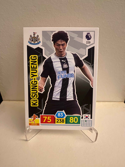 Fodbold kort Panini Adrenalyn XL Premier League 2019/2020 - Newcastle Ki Sung-Yueng - Pokedexet