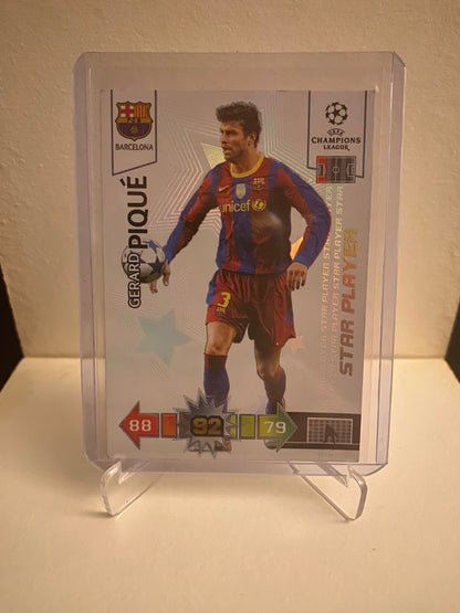 Fodbold kort Panini Adrenalyn XL UEFA Champions League 2010/2011 - Barcelona Gerard Pique Holofoil - Pokedexet