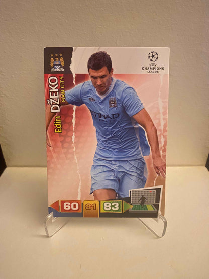 Fodbold kort Panini Adrenalyn XL UEFA Champions League 2011/2012 - Manchester City Edin Dzeko - Pokedexet