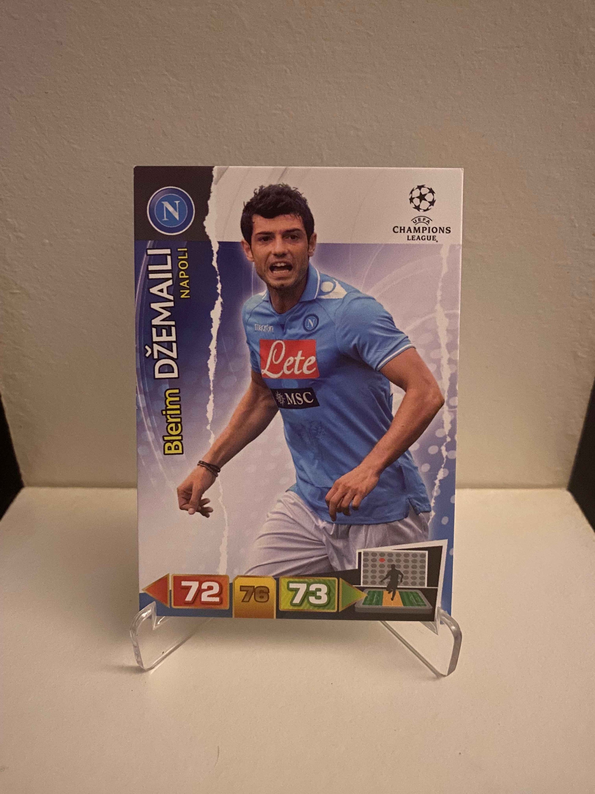 Fodbold kort Panini Adrenalyn XL UEFA Champions League 2011/2012 - Napoli Blerim Dzemaili - Pokedexet