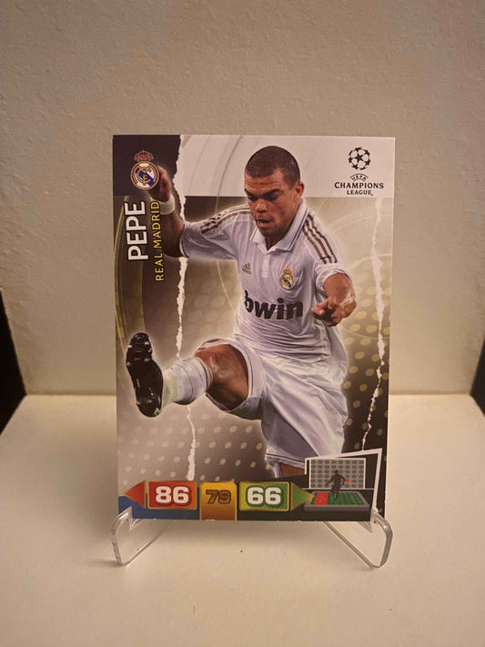 Fodbold kort Panini Adrenalyn XL UEFA Champions League 2011/2012 - Real Madrid Pepe - Pokedexet