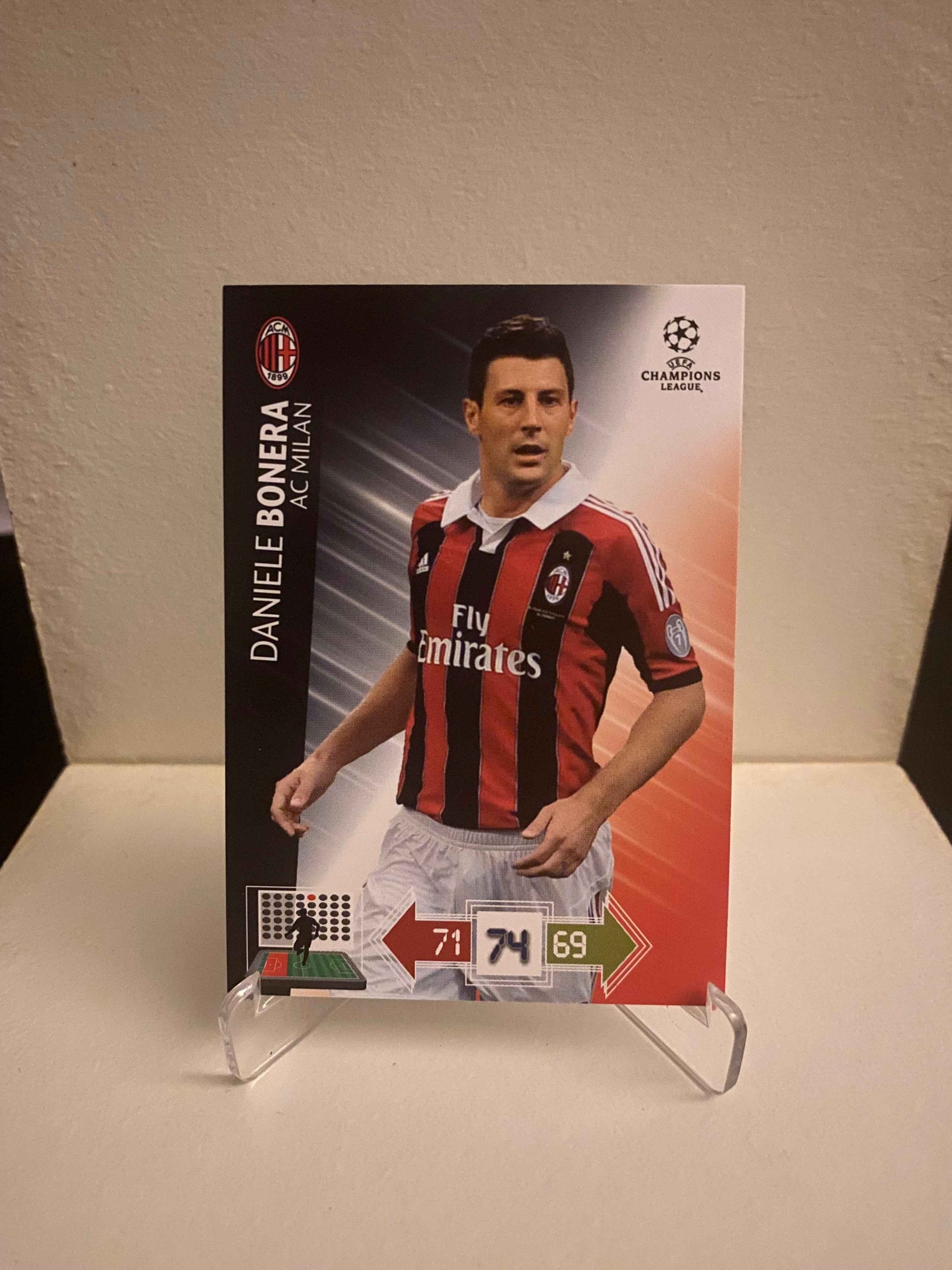 Fodbold kort Panini Adrenalyn XL UEFA Champions League 2012/2013 - AC Milan Daniele Bonera - Pokedexet