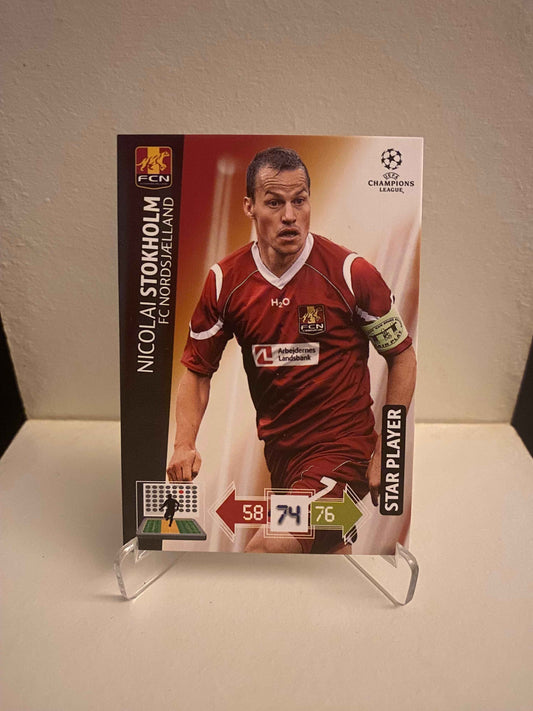 Fodbold kort Panini Adrenalyn XL UEFA Champions League 2012/2013 - FC Nordsjælland Nicolai Stokholm - Pokedexet