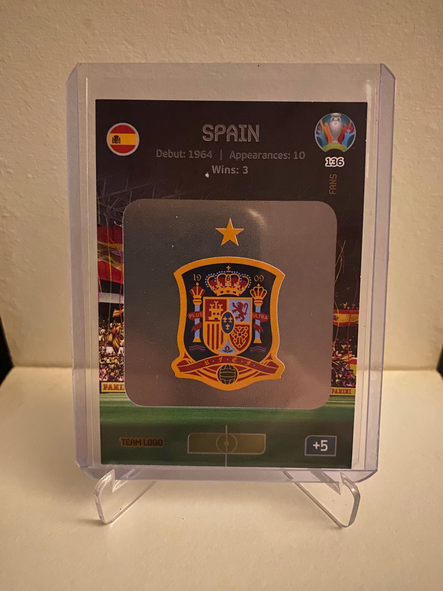 Fodbold kort Panini Adrenalyn XL UEFA EURO 2020 - Spanien Emblem Holofoil - Pokedexet