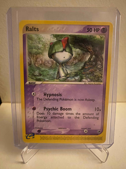 Pokemon kort EX Sandstorm - Ralts (74/100) - Pokedexet