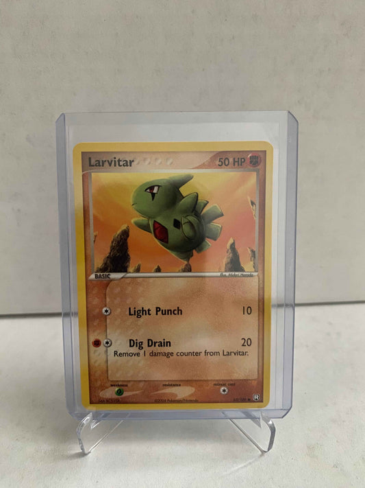 Pokemon kort EX Team Rocket Returns - Larvitar (63/109) - Pokedexet