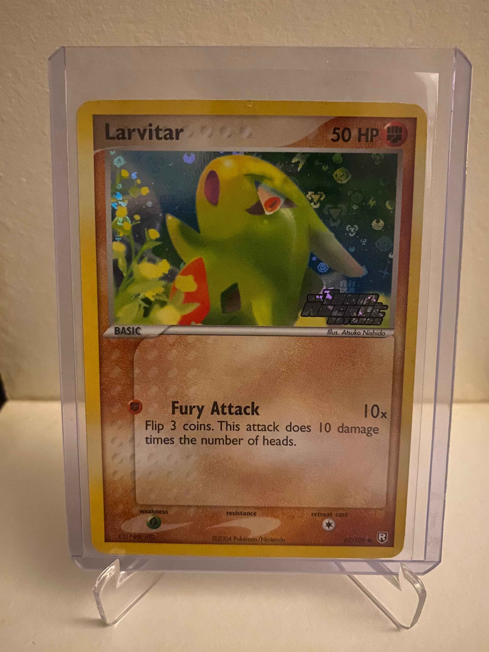 Pokemon kort EX Team Rocket Returns - Larvitar Holofoil (62/109) - Pokedexet
