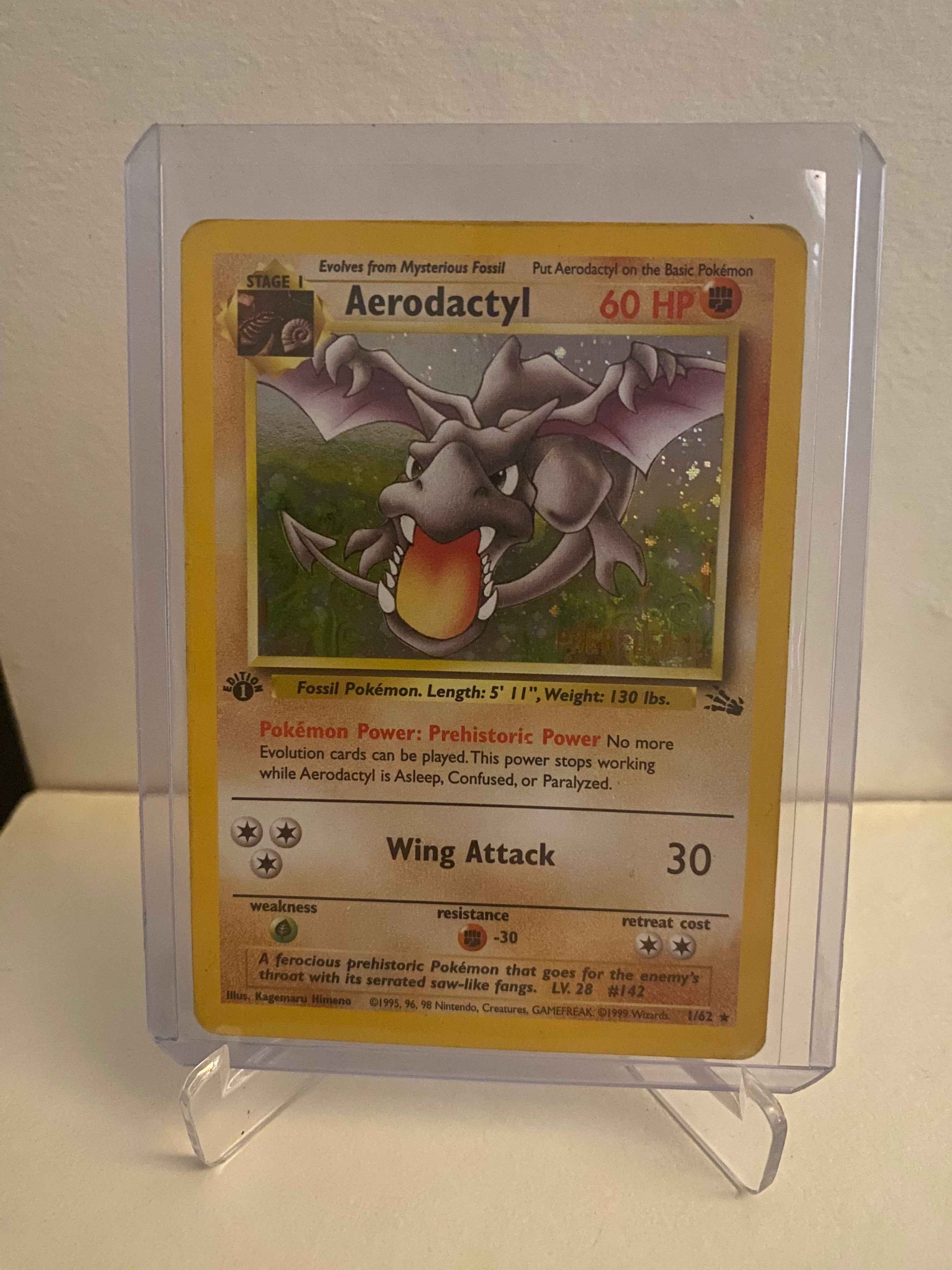 Pokemon kort Fossil Aerodactyl 1 Edition Holofoil Promo (1/62) - Pokedexet