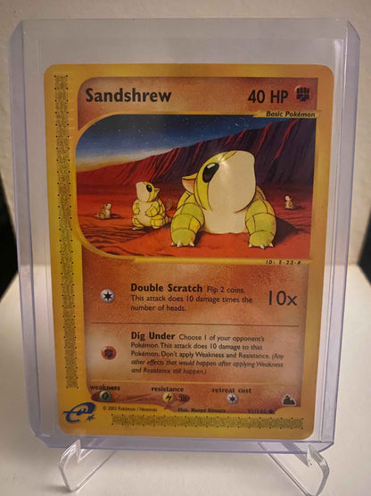 Pokemon kort Skyridge - Sandshrew (92/144) - Pokedexet