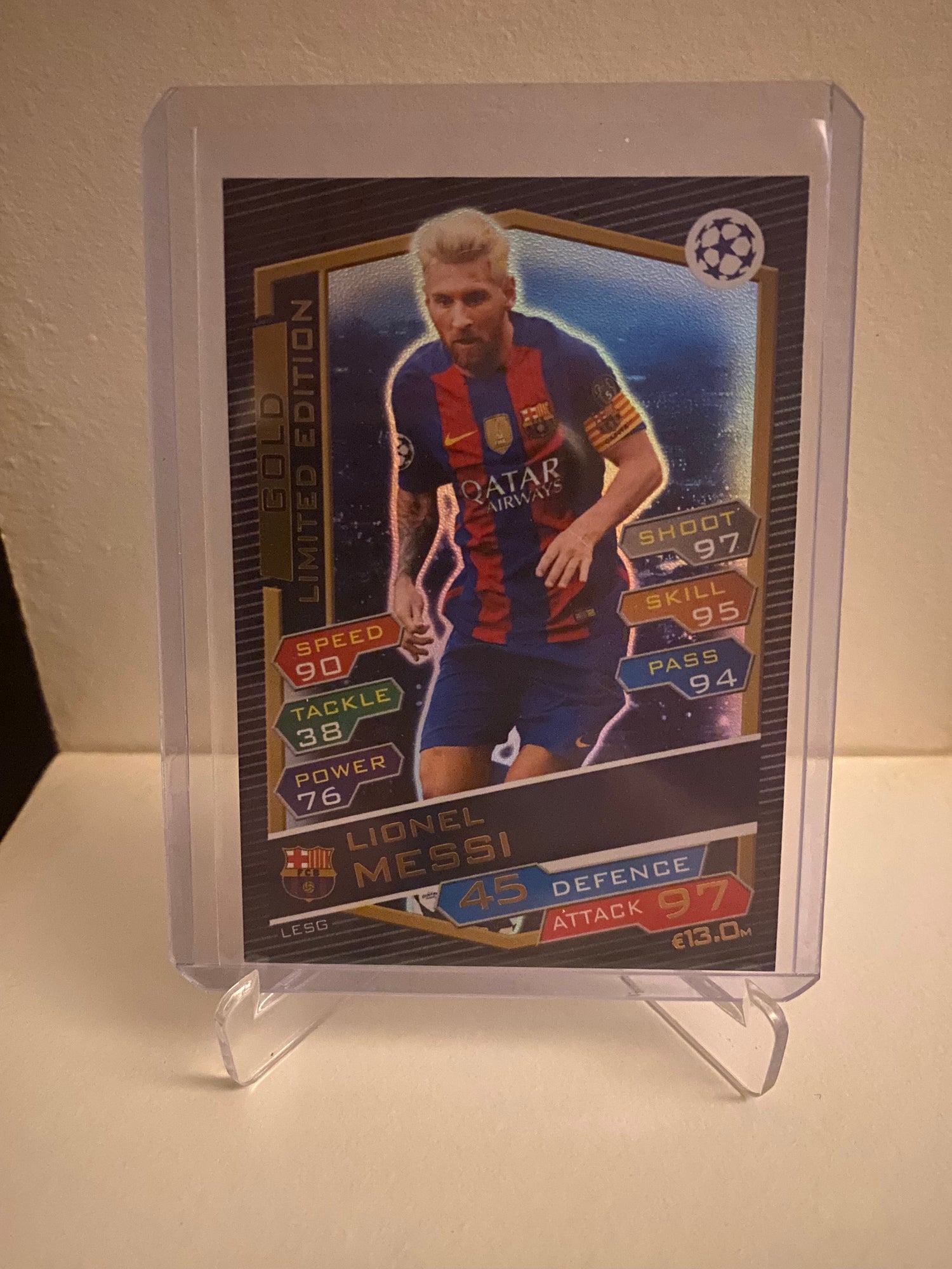 Fodbold kort Topps Match Attax UEFA Champions League - Barcelona Lionel Messi Gold Limited Edition Holofoil - Pokedexet