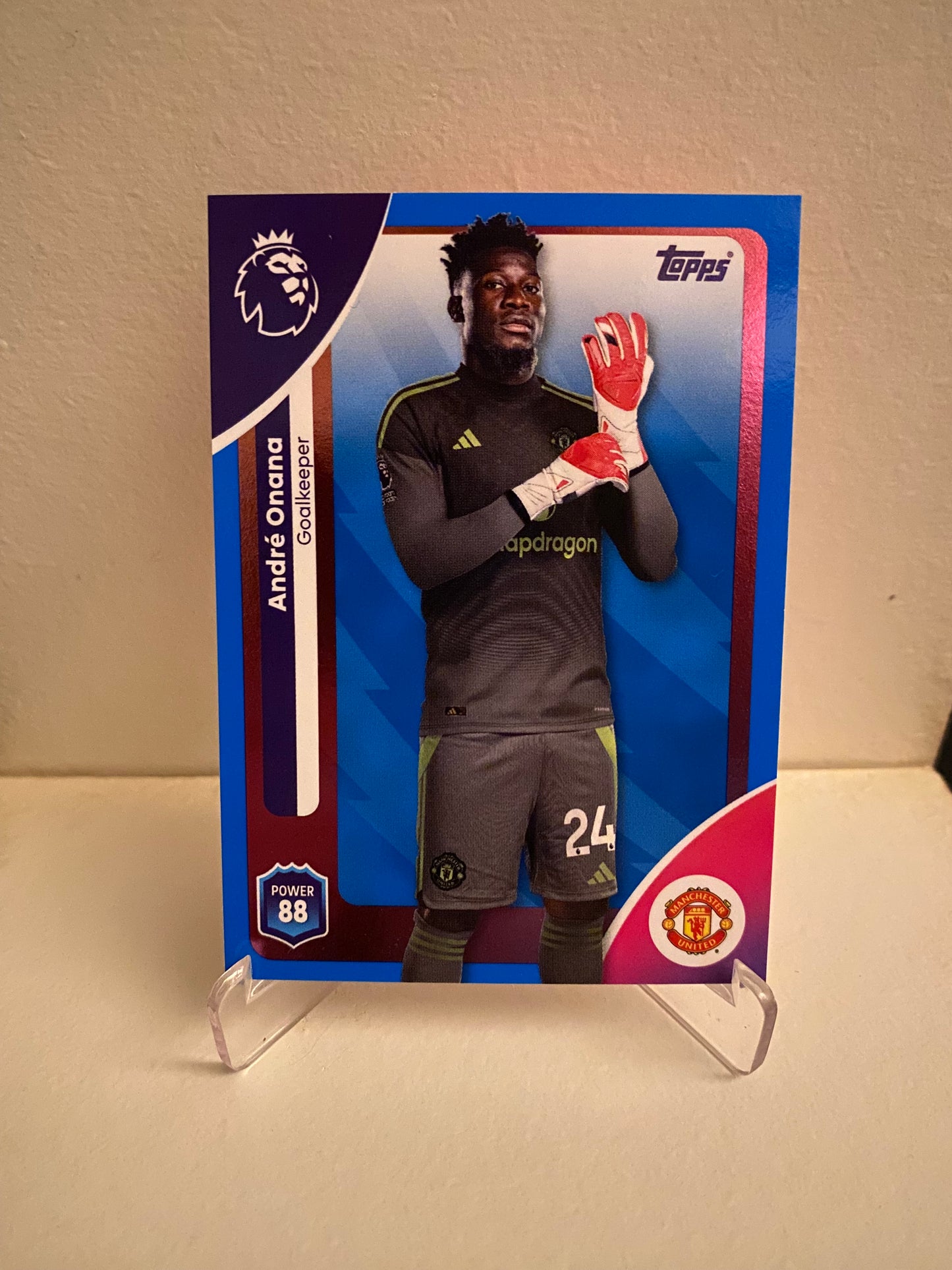 Fodbold kort Topps Premier League 2025/2026 - Blue Parallel Andre Onana - Pokedexet