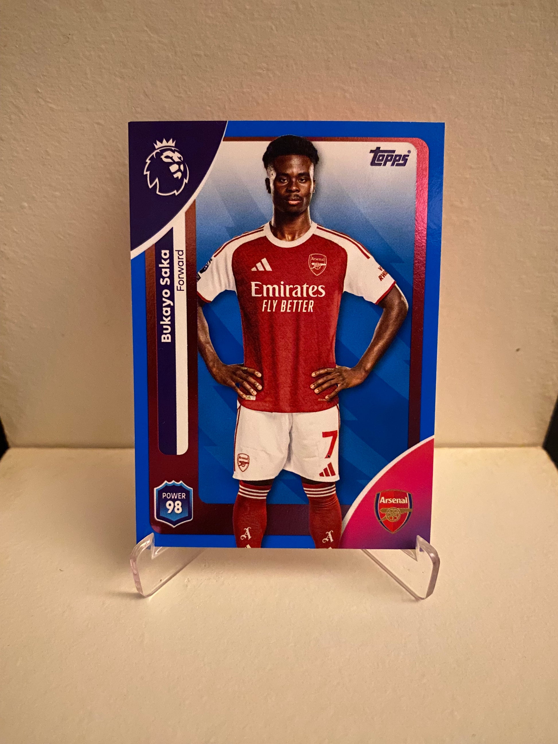 Fodbold kort Topps Premier League 2025/2026 - Blue Parallel Bukayo Saka - Pokedexet