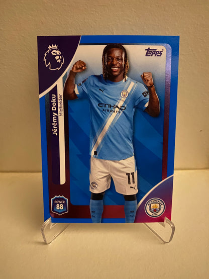Fodbold kort Topps Premier League 2025/2026 - Blue Parallel Jeremy Doku - Pokedexet