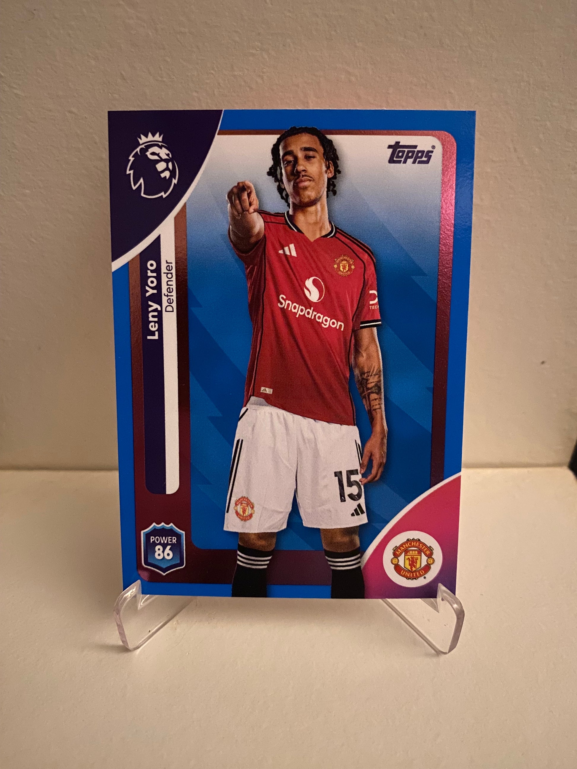 Fodbold kort Topps Premier League 2025/2026 - Blue Parallel Leny Yoro - Pokedexet
