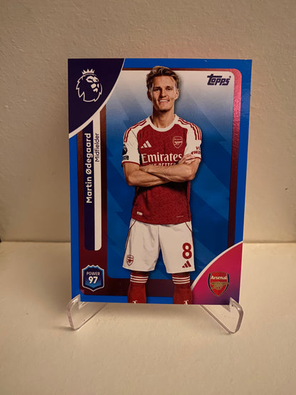 Fodbold kort Topps Premier League 2025/2026 - Blue Parallel Martin Ødegaard - Pokedexet