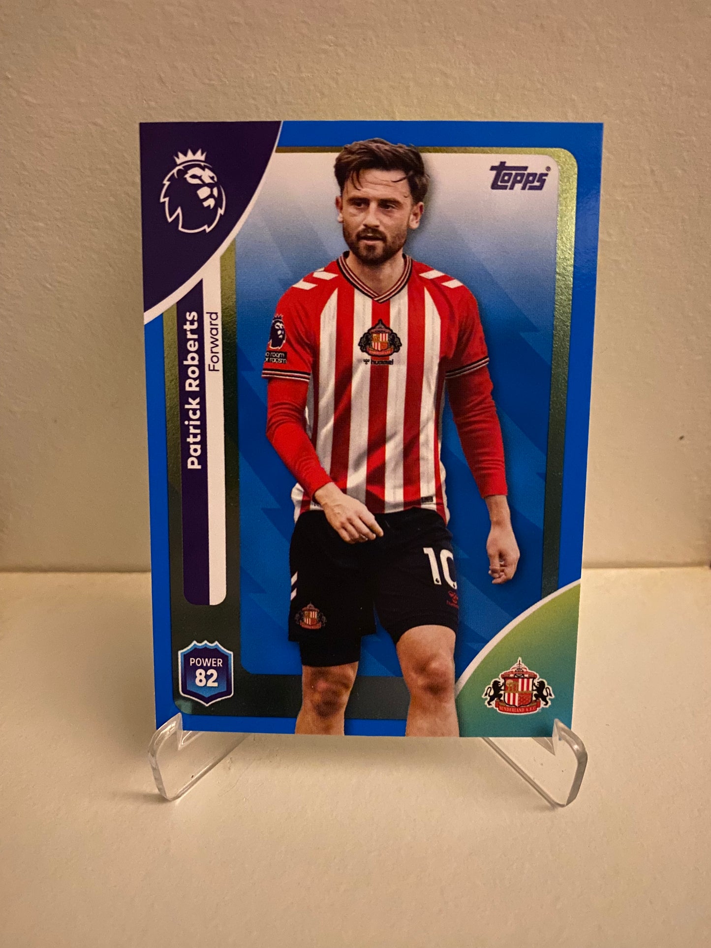 Fodbold kort Topps Premier League 2025/2026 - Blue Parallel Patrick Roberts - Pokedexet