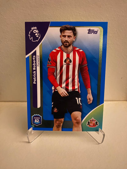 Fodbold kort Topps Premier League 2025/2026 - Blue Parallel Patrick Roberts - Pokedexet