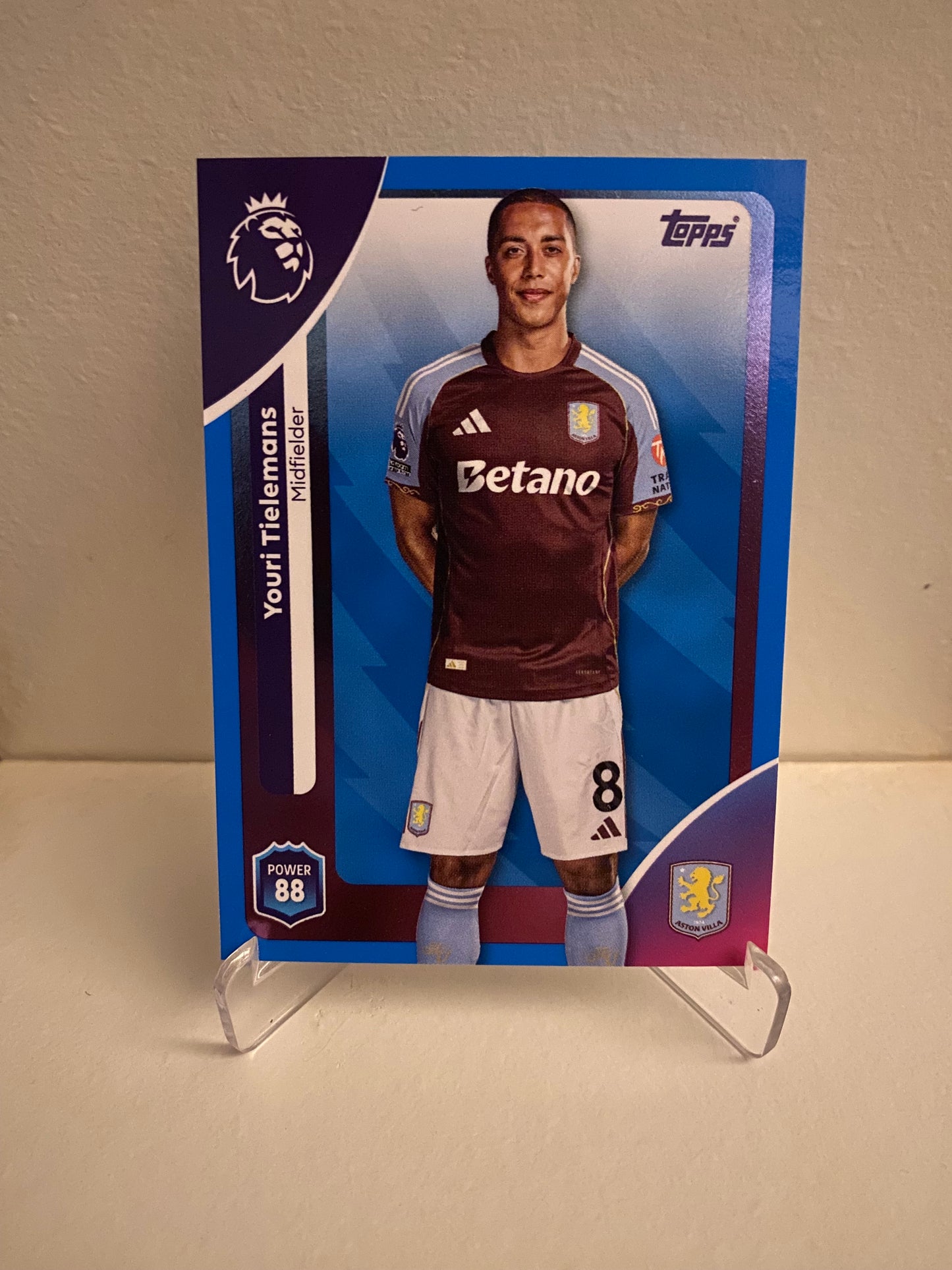 Fodbold kort Topps Premier League 2025/2026 - Blue Parallel Youri Tielemans - Pokedexet
