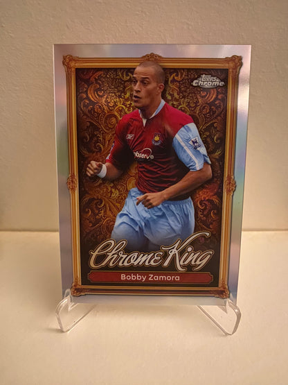 Fodbold kort Topps Premier League 2025/2026 - Chrome King Bobby Zamora - Pokedexet