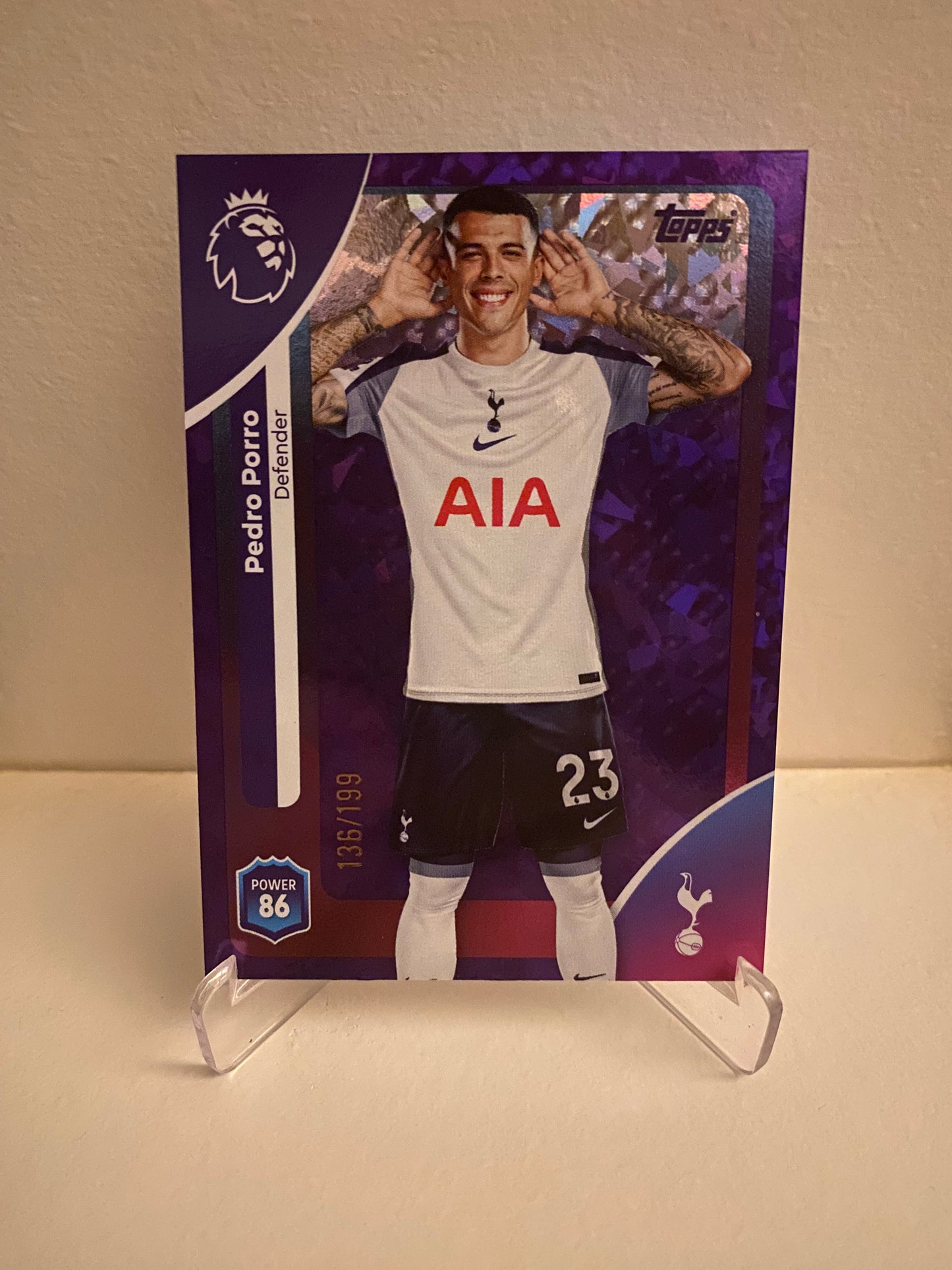 Fodbold kort Topps Premier League 2025/2026 - Purple Parallel Pedro Porro 136/199 - Pokedexet