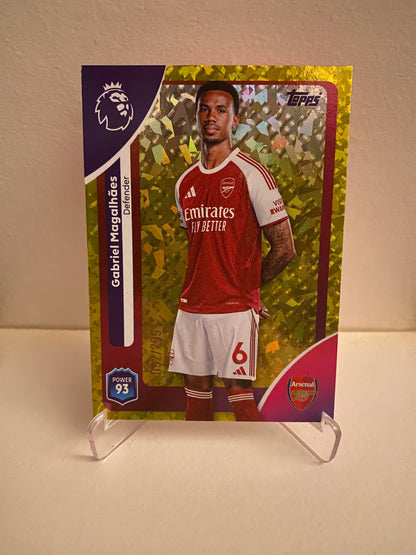 Fodbold kort Topps Premier League 2025/2026 - Yellow Parallel Gabriel Magalhaes 92/299 - Pokedexet