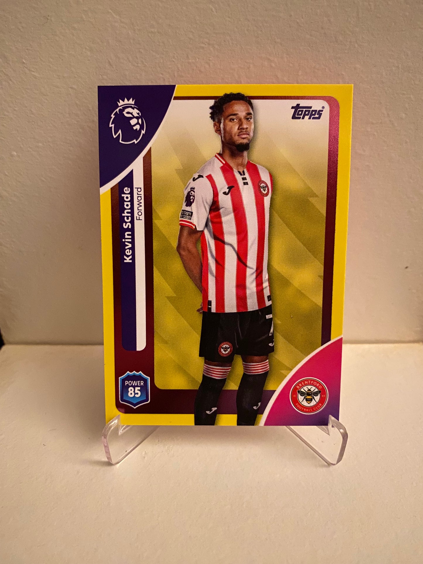 Fodbold kort Topps Premier League 2025/2026 - Yellow Parallel Kevin Schade - Pokedexet