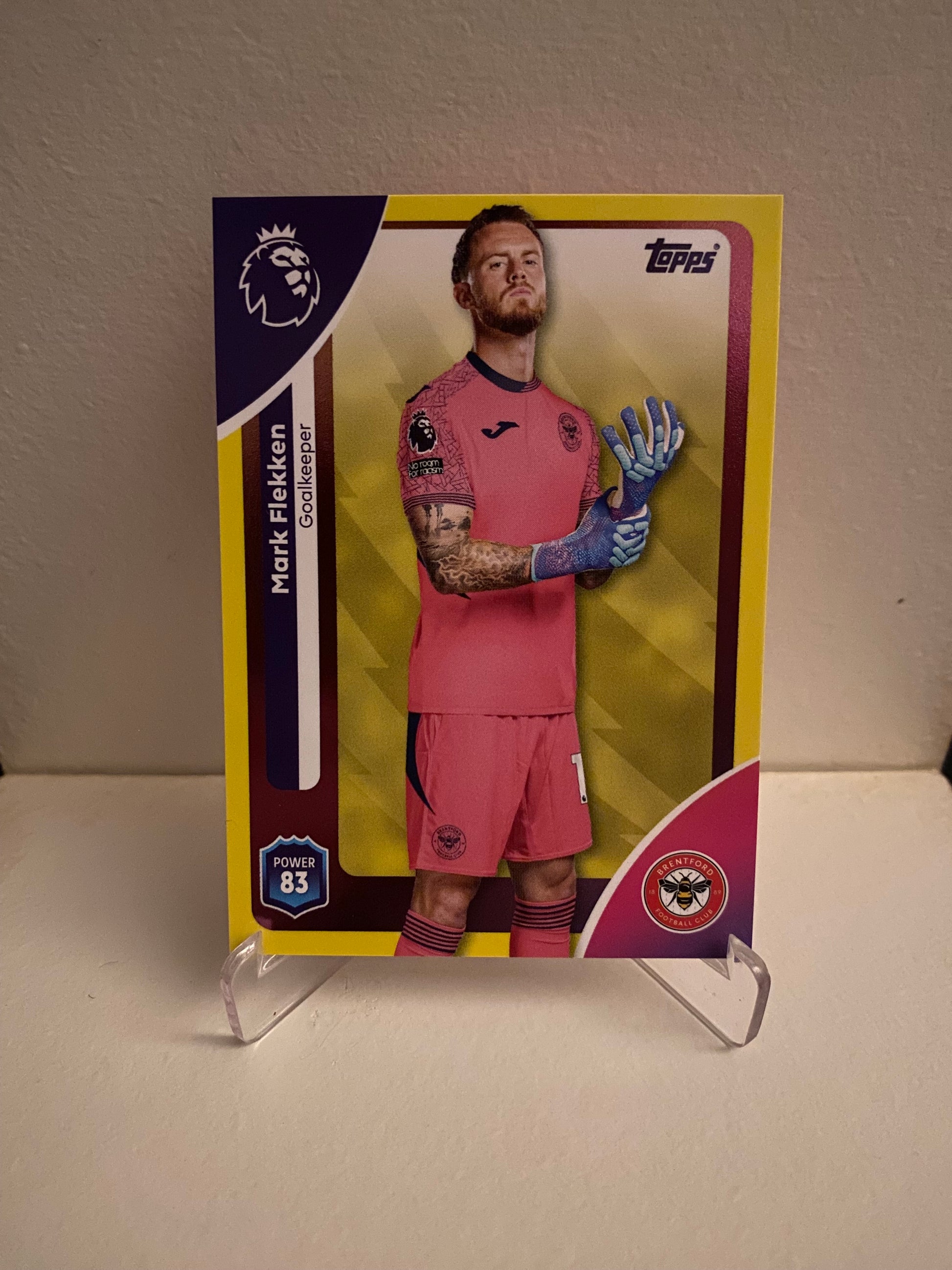 Fodbold kort Topps Premier League 2025/2026 - Yellow Parallel Mark Flekken - Pokedexet